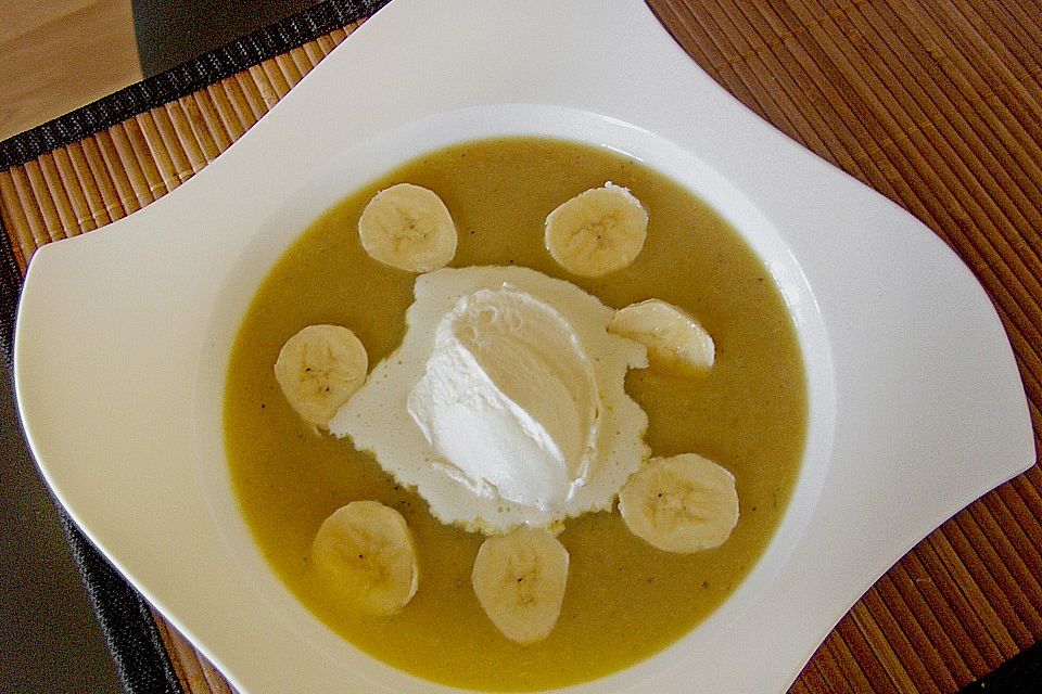 Bananensuppe mit Sahne