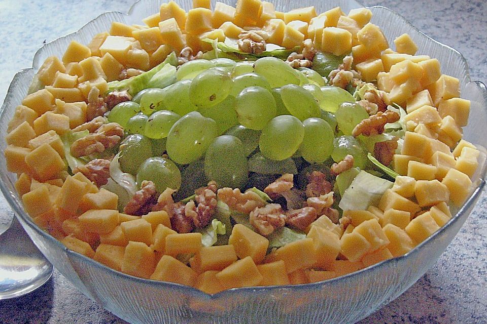 Käse - Trauben - Salat