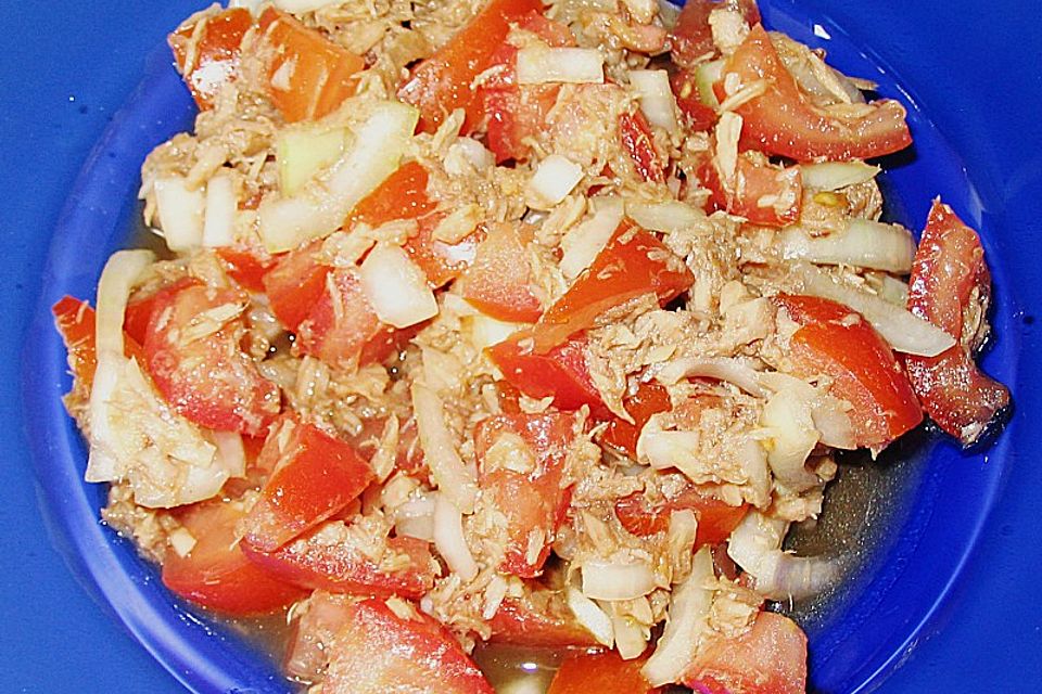 Thunfischsalat mit Tomate