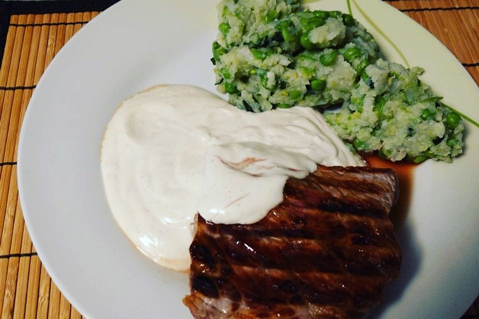 Rindersteak mit Knoblauch - Schmandsoße