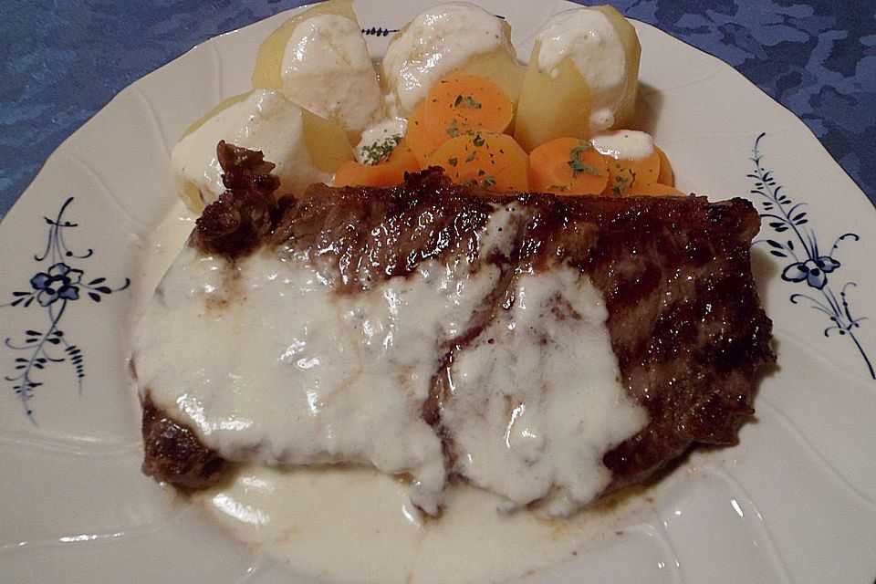 Rindersteak mit Knoblauch - Schmandsoße