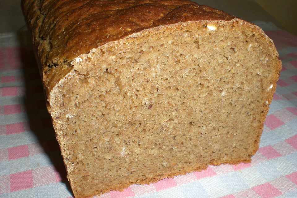 Roggenschrotbrot mit Nüssen