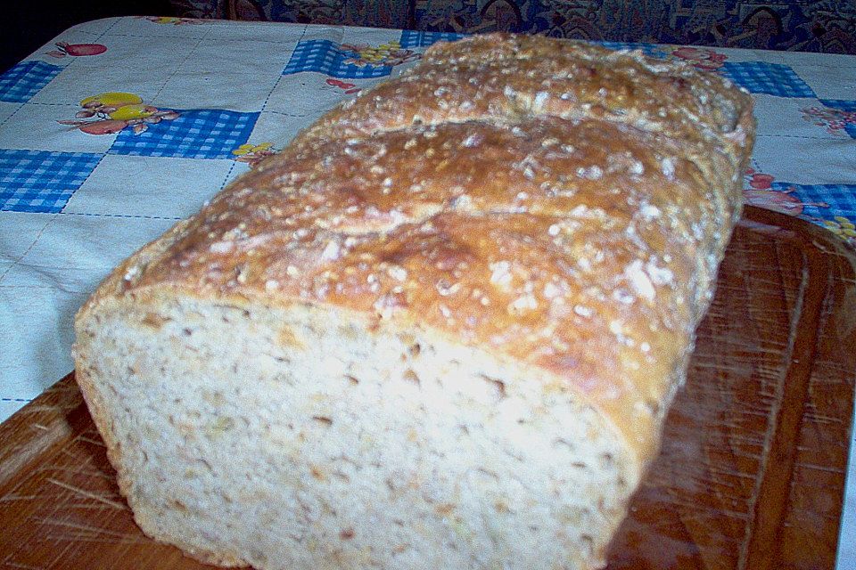 Roggenschrotbrot mit Nüssen