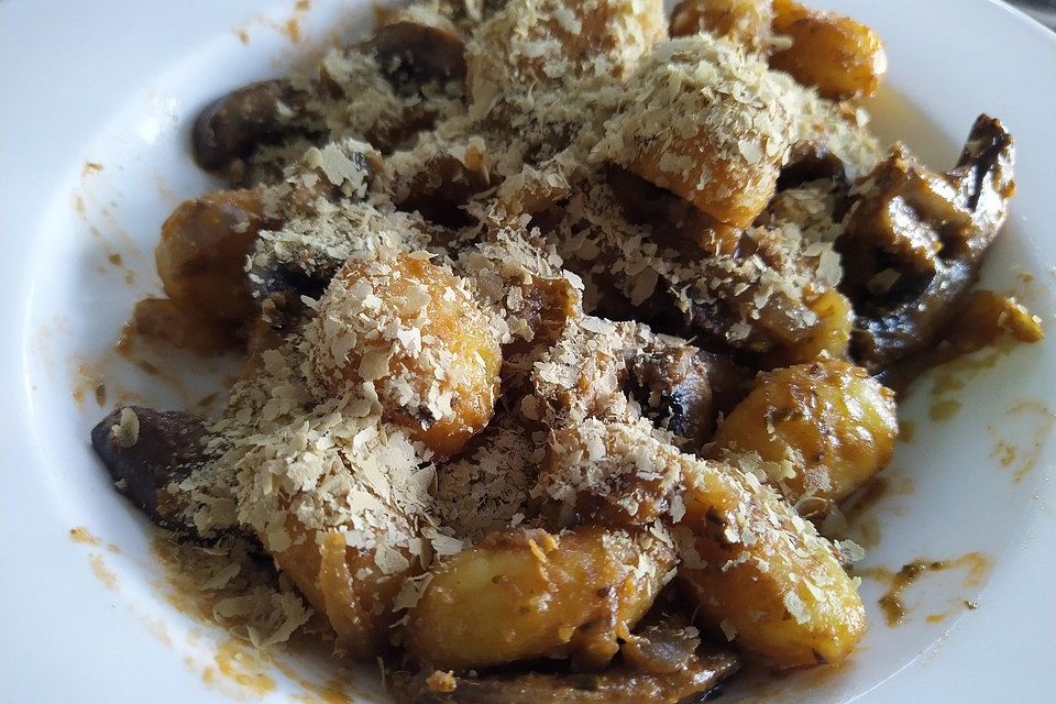 Gnocchi mit tomatisierten Champignons