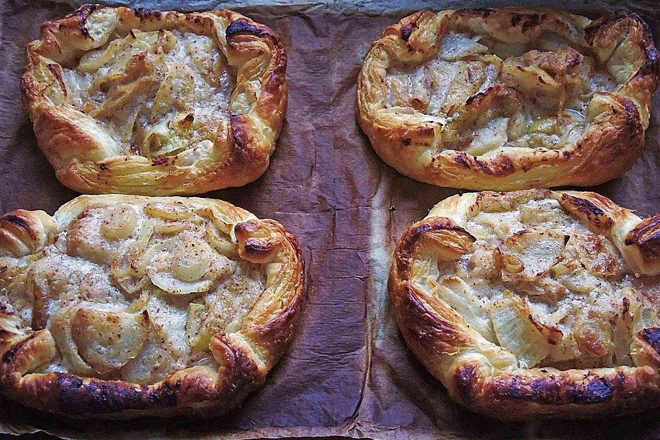 Zwiebel - Birnenragout auf Blätterteig