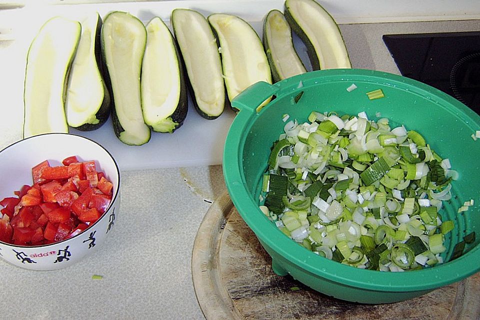 Zucchini mit Hirse - Paprikafüllung