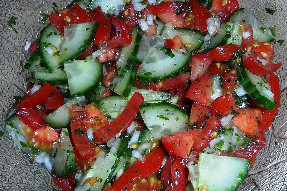 Gurken-Tomatensalat