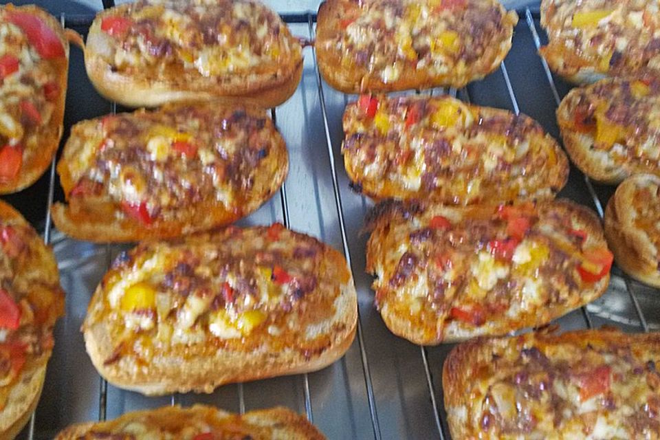 Pizza - Hackfleisch - Brötchen