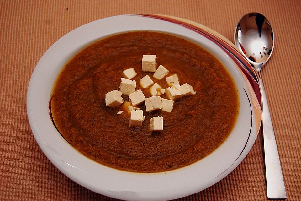 Möhrensuppe mit Fetastückchen