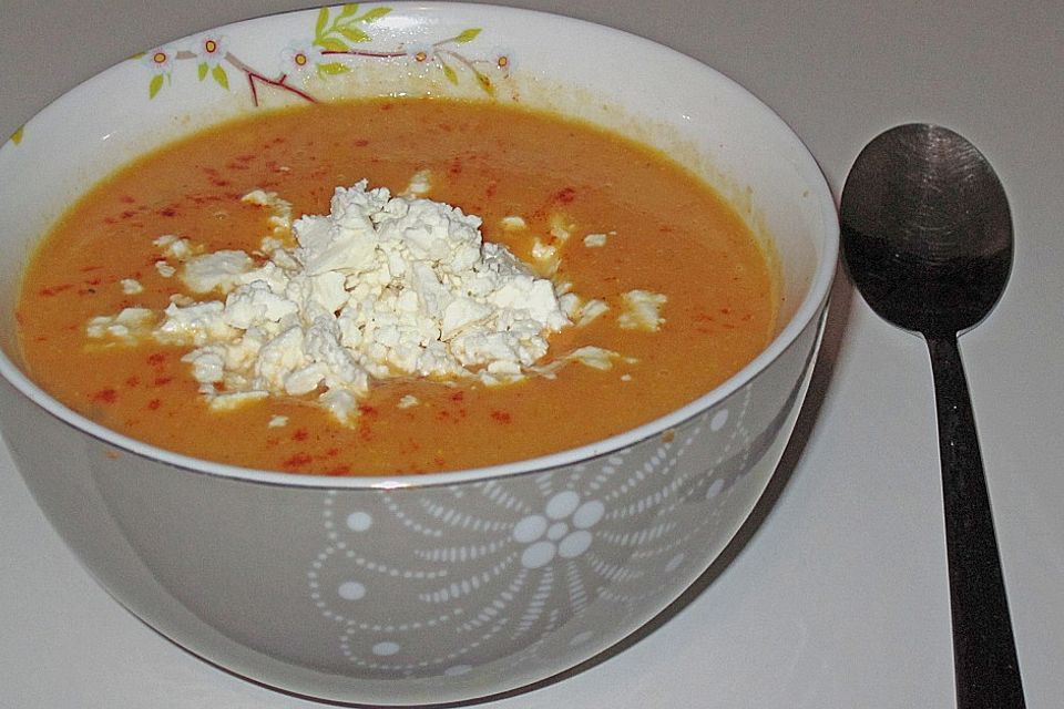 Möhrensuppe mit Fetastückchen