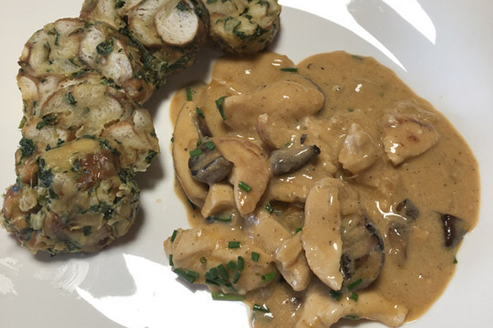 Hähnchenbrustfilet, geschnetzelt in Pfefferrahmsauce