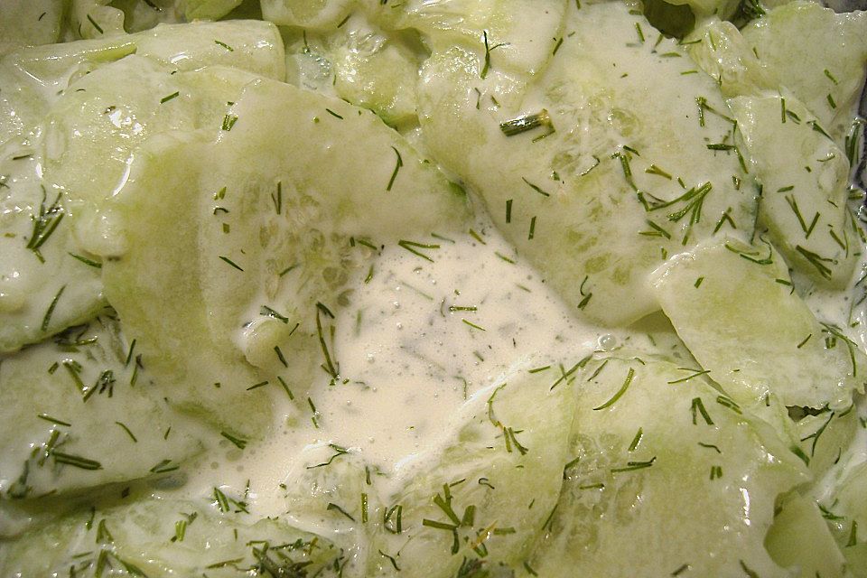 Gurkensalat mit Dill