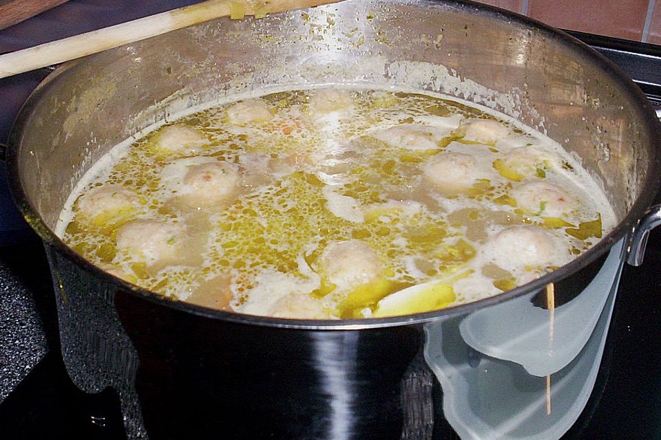 Omas Hühnersuppe