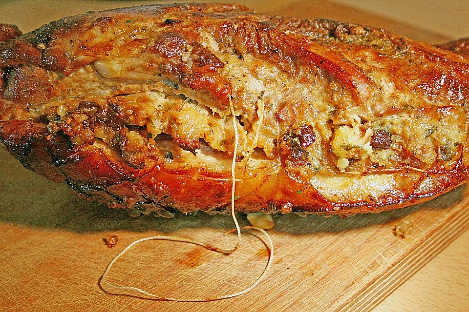 Schweinebauch mit pikanter Semmelfülle