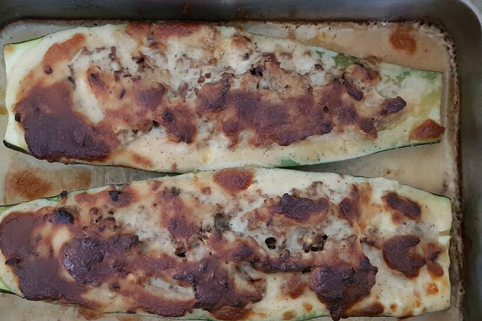 Überbackene Zucchini mit Hackfleisch