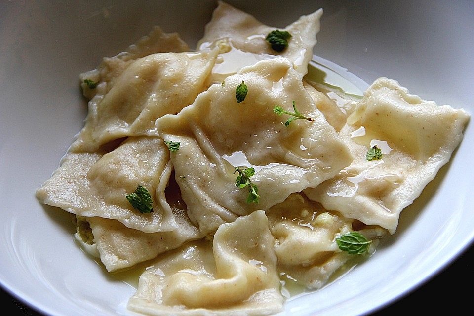 Ravioli mit Trüffel - Käsefüllung