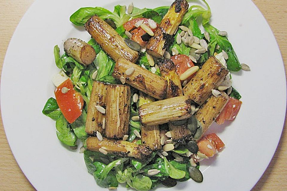 Feldsalat mit gebratenem Spargel