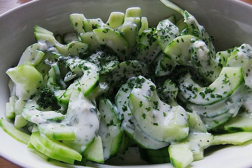 Gurkensalat mit Joghurt