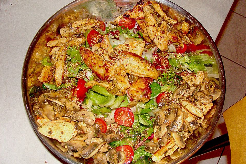 Salat mit Hähnchenstreifen