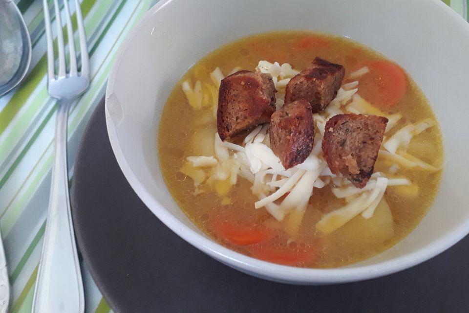 Knoblauchsuppe mit Croutons