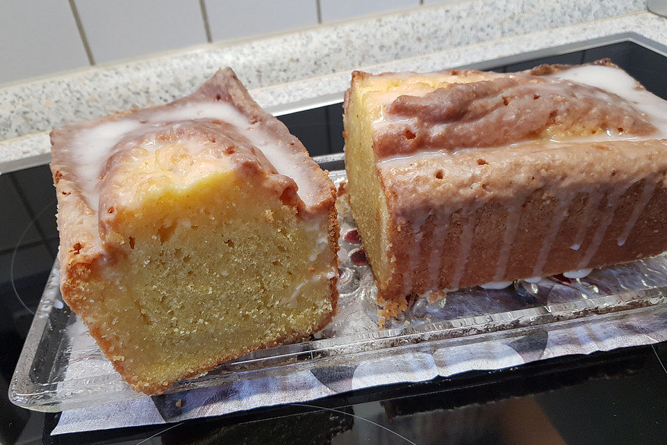 Saftiger Zitronenkuchen