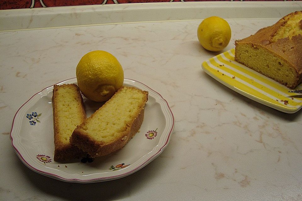 Saftiger Zitronenkuchen