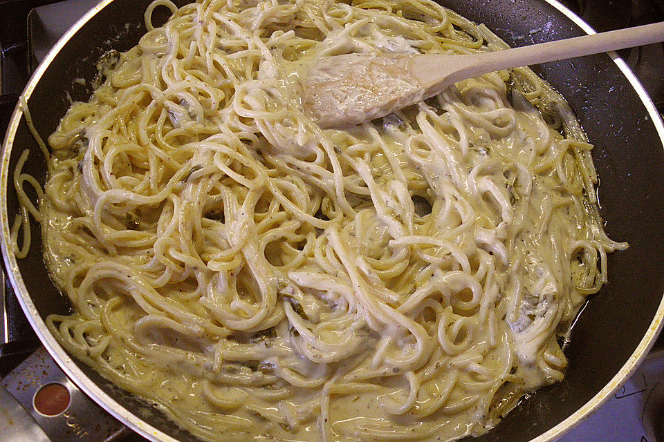 Pasta mit Bärlauch - Frischkäsesauce