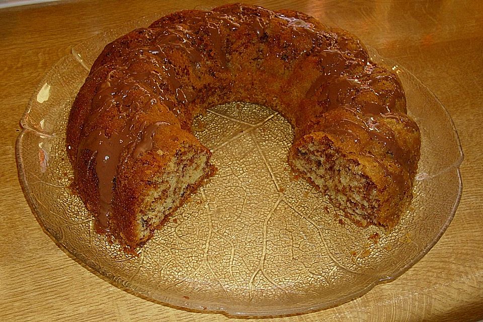 Eierlikörkuchen mit Schokostreuseln