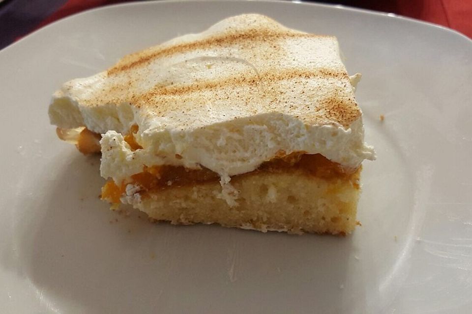 Fantakuchen mit Früchtefüllung