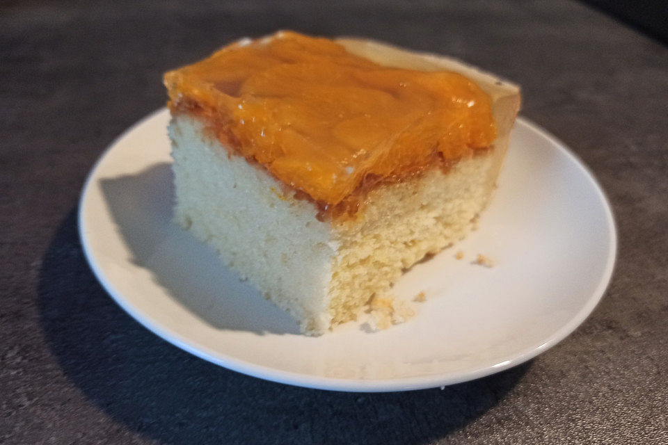 Fantakuchen mit Früchtefüllung