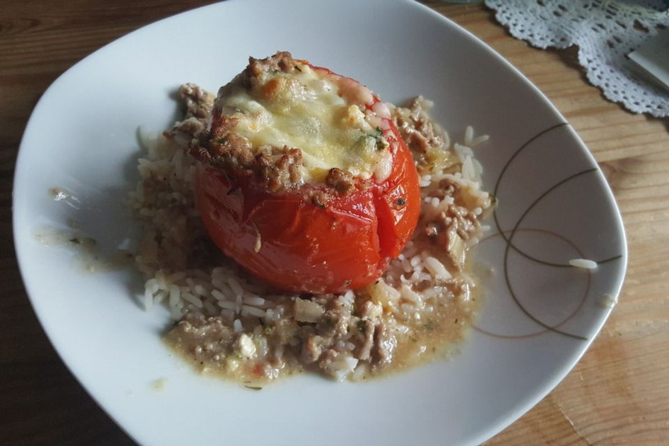 Gefüllte Tomaten mit Hackfleisch