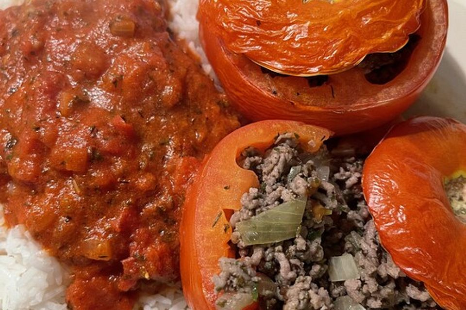 Gefüllte Tomaten mit Hackfleisch