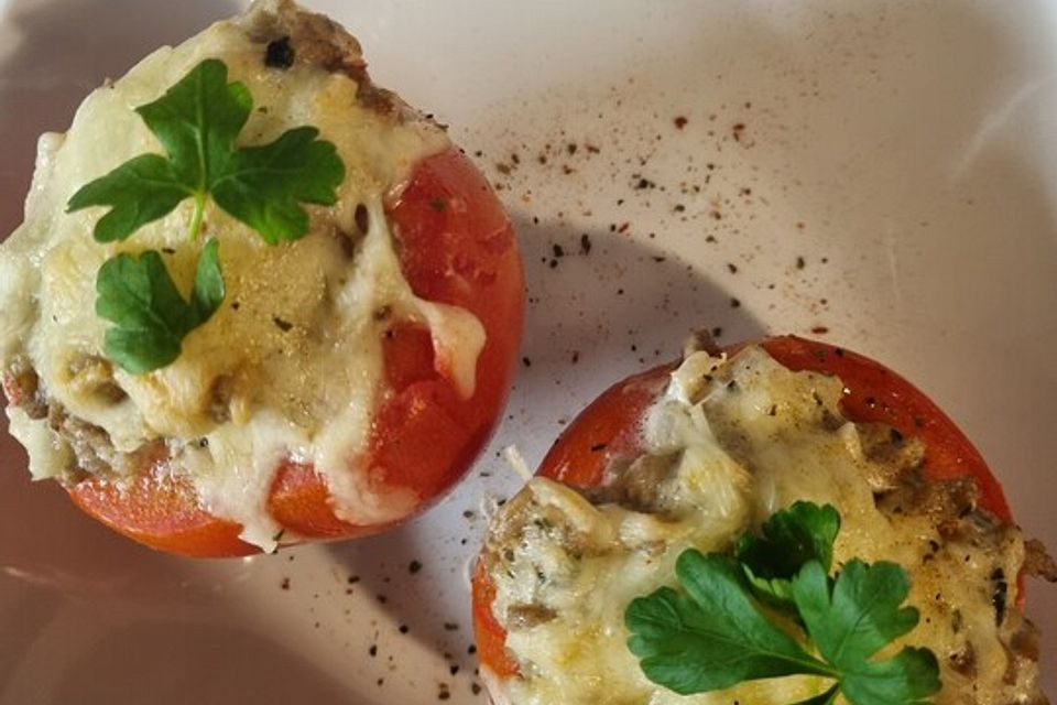 Gefüllte Tomaten mit Hackfleisch