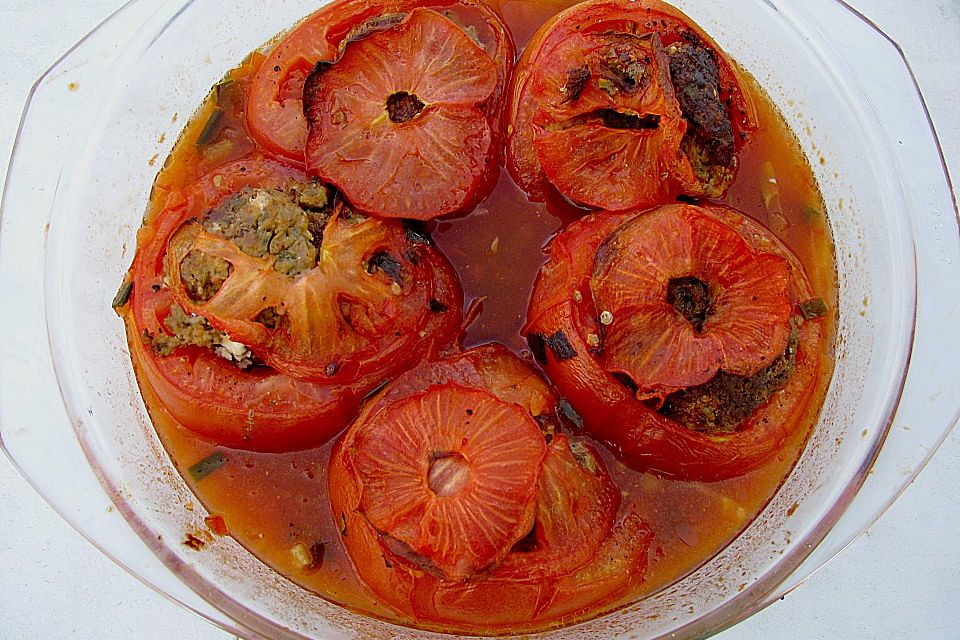 Gefüllte Tomaten mit Hackfleisch