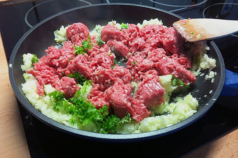 Gefüllte Tomaten mit Hackfleisch