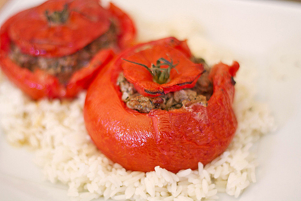 Gefüllte Tomaten mit Hackfleisch