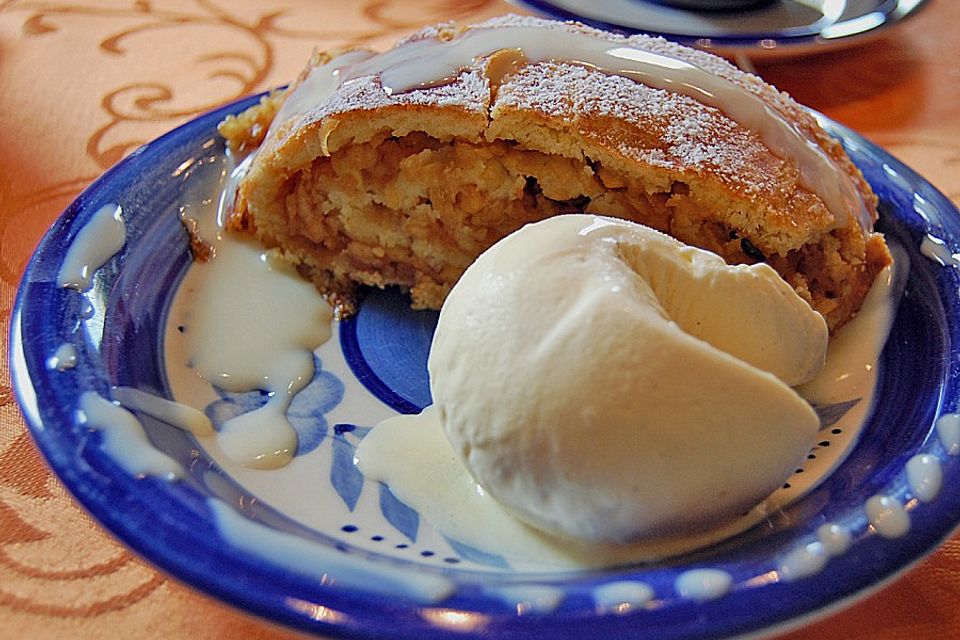 Apfelstrudel