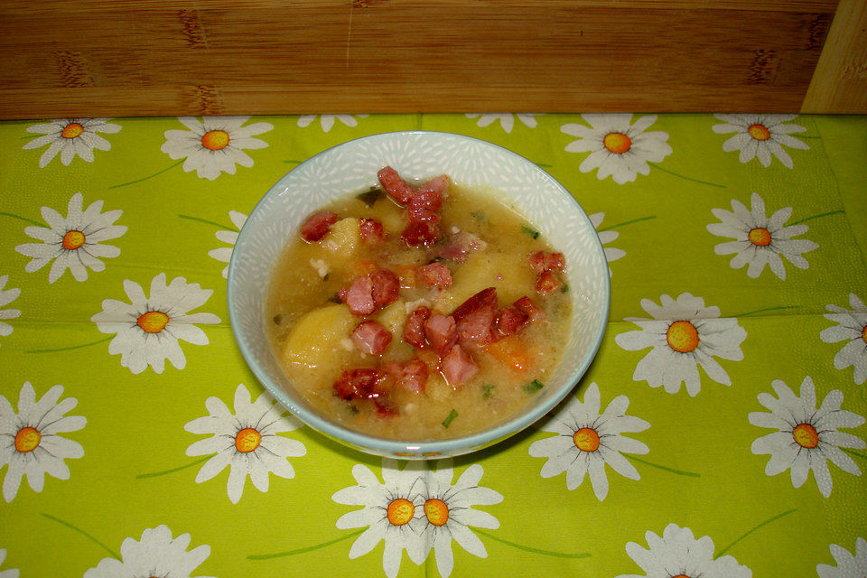 Kartoffelsuppe mit Speck