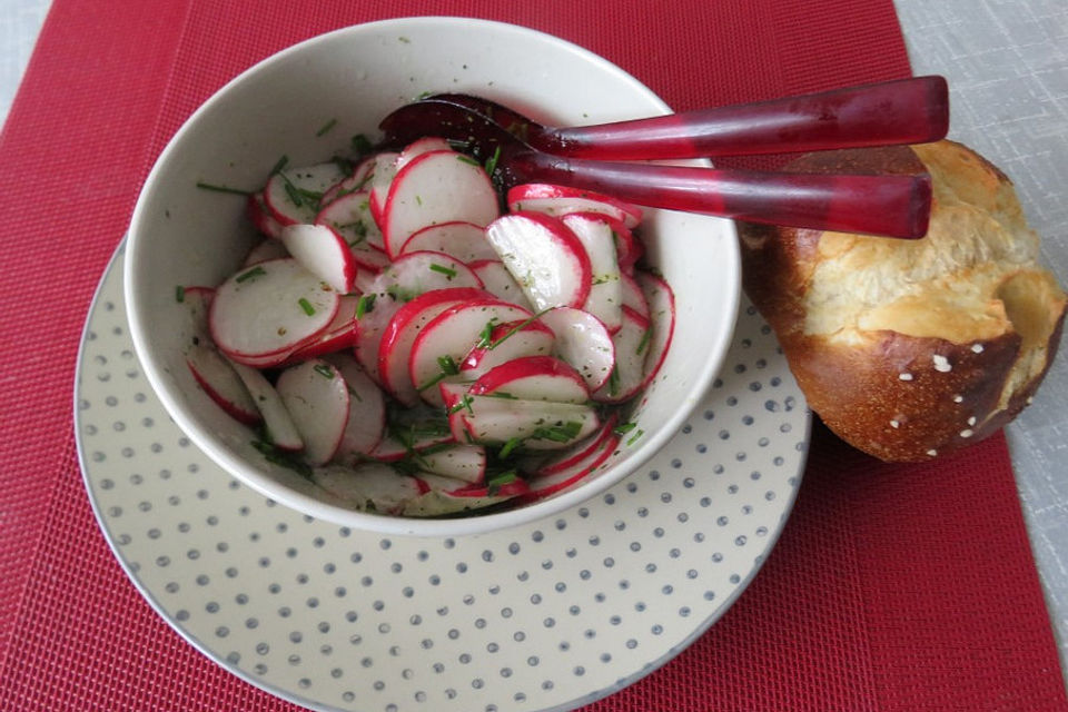 Radieschensalat mit Schnittlauch