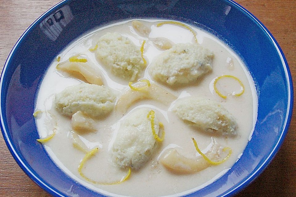 Joghurt - Birnensuppe mit Käseklößchen