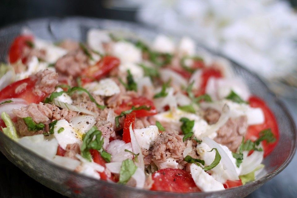 Tomaten - Thunfisch - Mozzarella - Salat