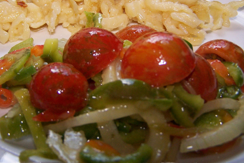 Tomaten - Paprika Salat