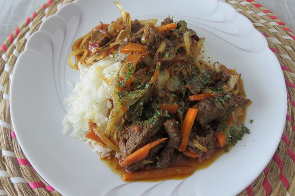 Rindfleisch mit Zwiebeln