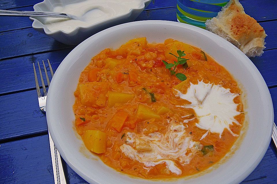 Rote Linsensuppe mit Joghurt