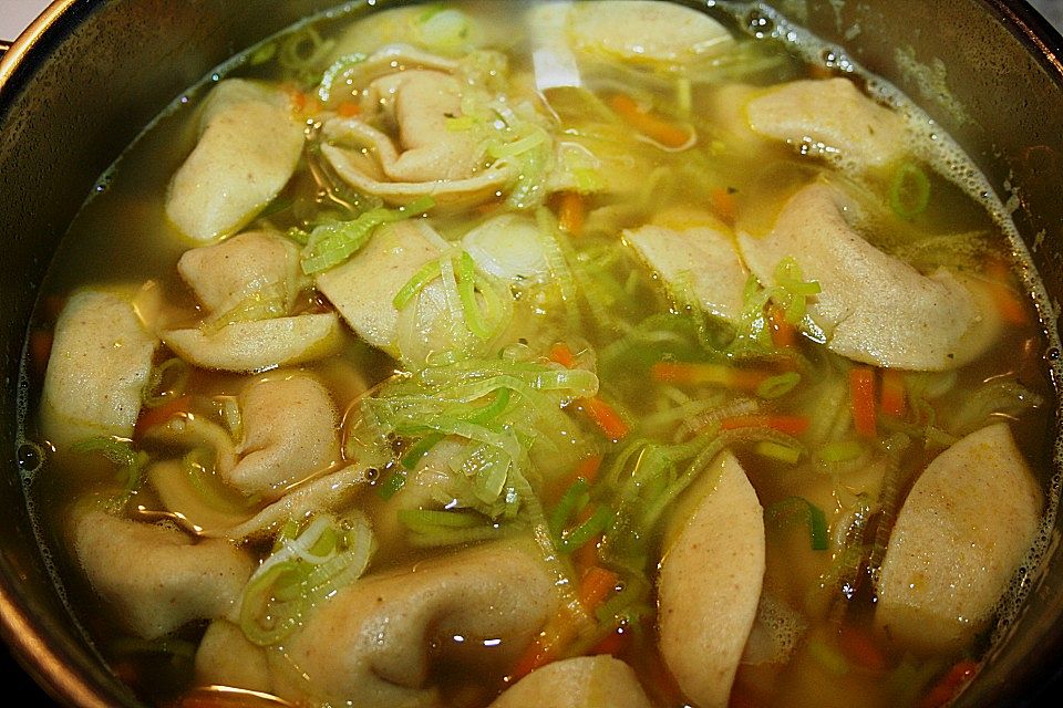 Hühnersuppe mit frischer Pasta