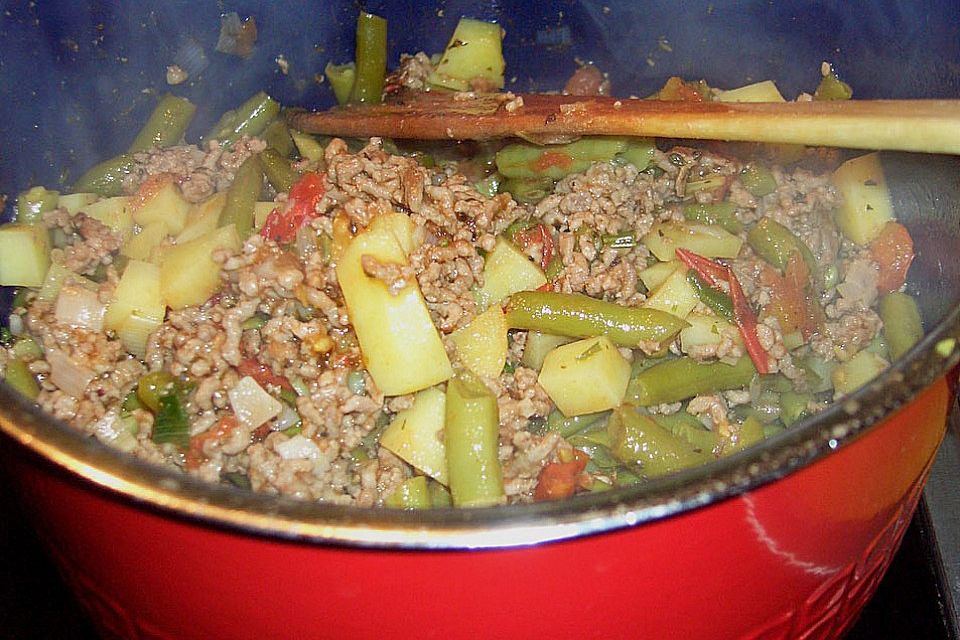 Schneller Bohneneintopf  mit Hackfleisch