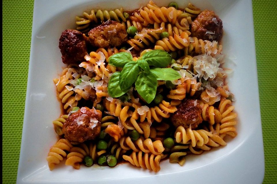 Spaghetti mit Hackbällchen