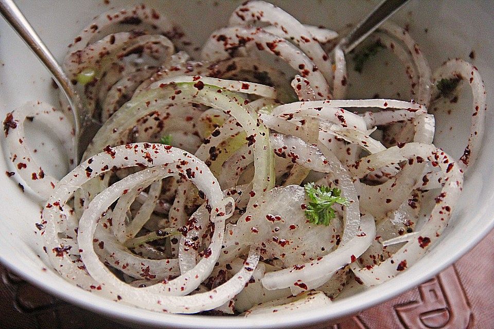 Zwiebelsalat mit Sumach