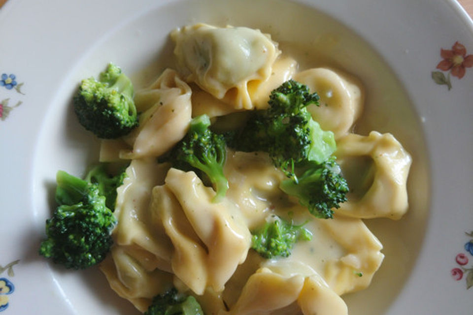 Tortellini ai broccoli