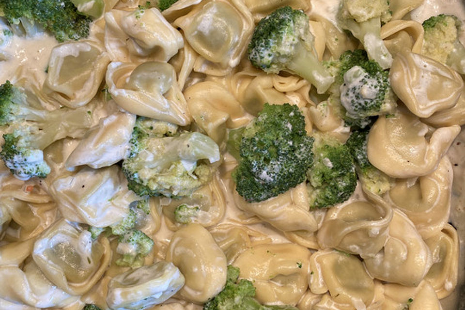 Tortellini ai broccoli